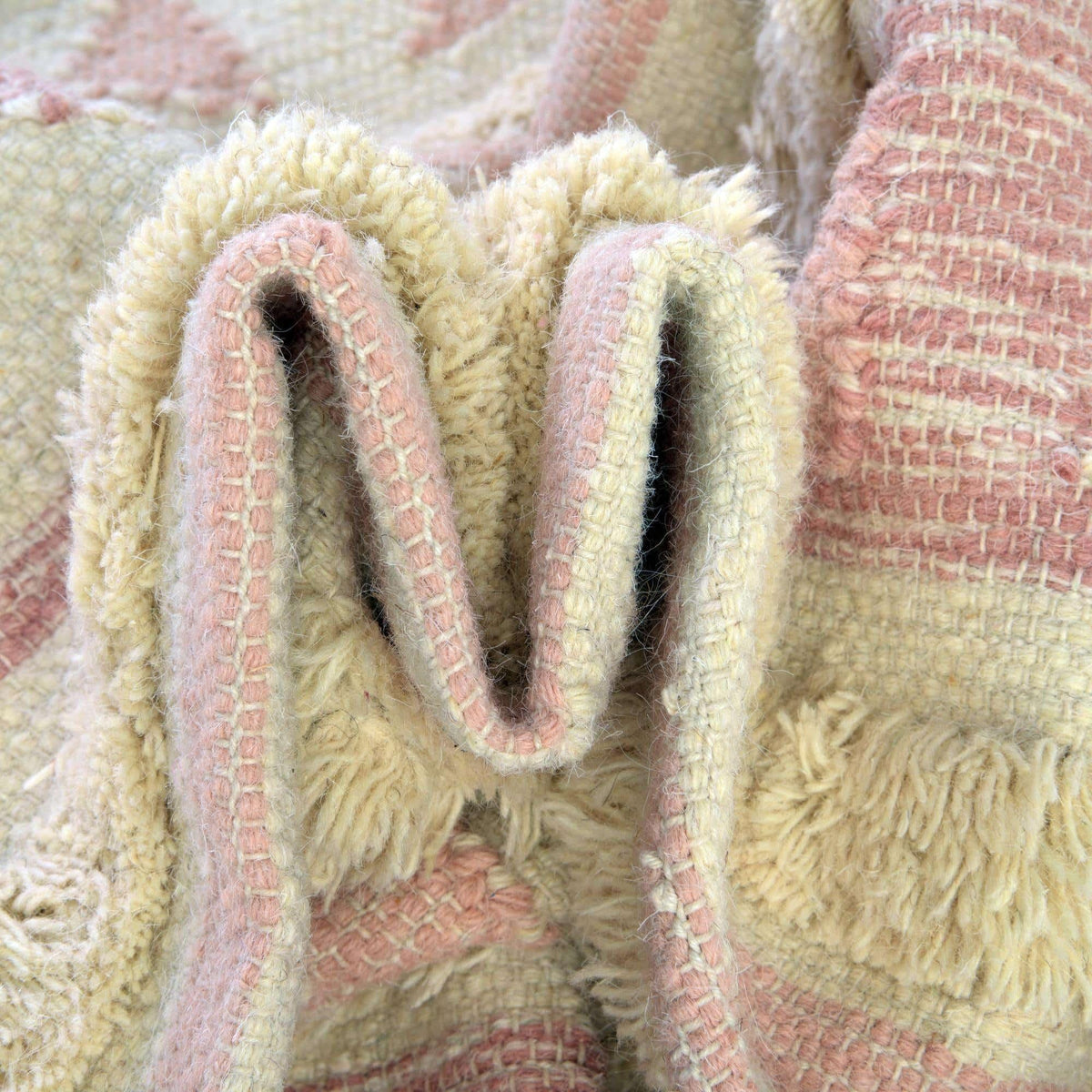 Rechteck Handgeflochten Teppich Arizona in Babyrosa von Hadorn™ - Lifestyle Image