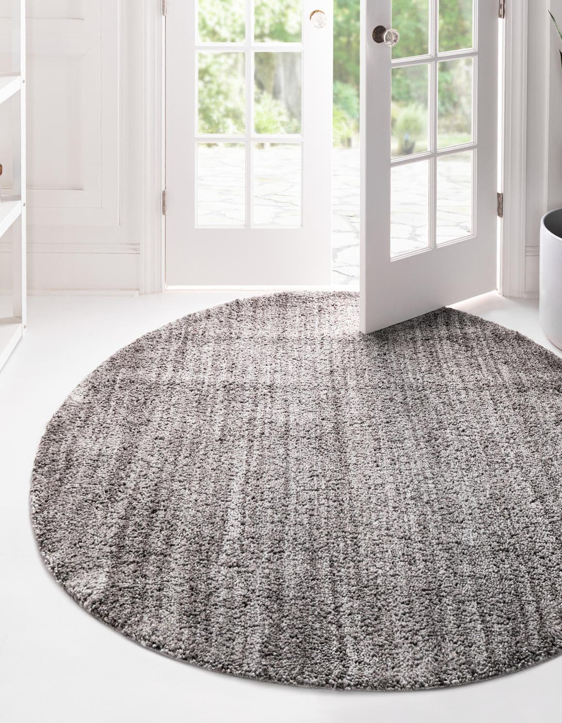 Rund Hochflorteppich Jill Zarin Shaggy Chic in Pfeffer Grau von Hadorn™ - Lifestyle Image