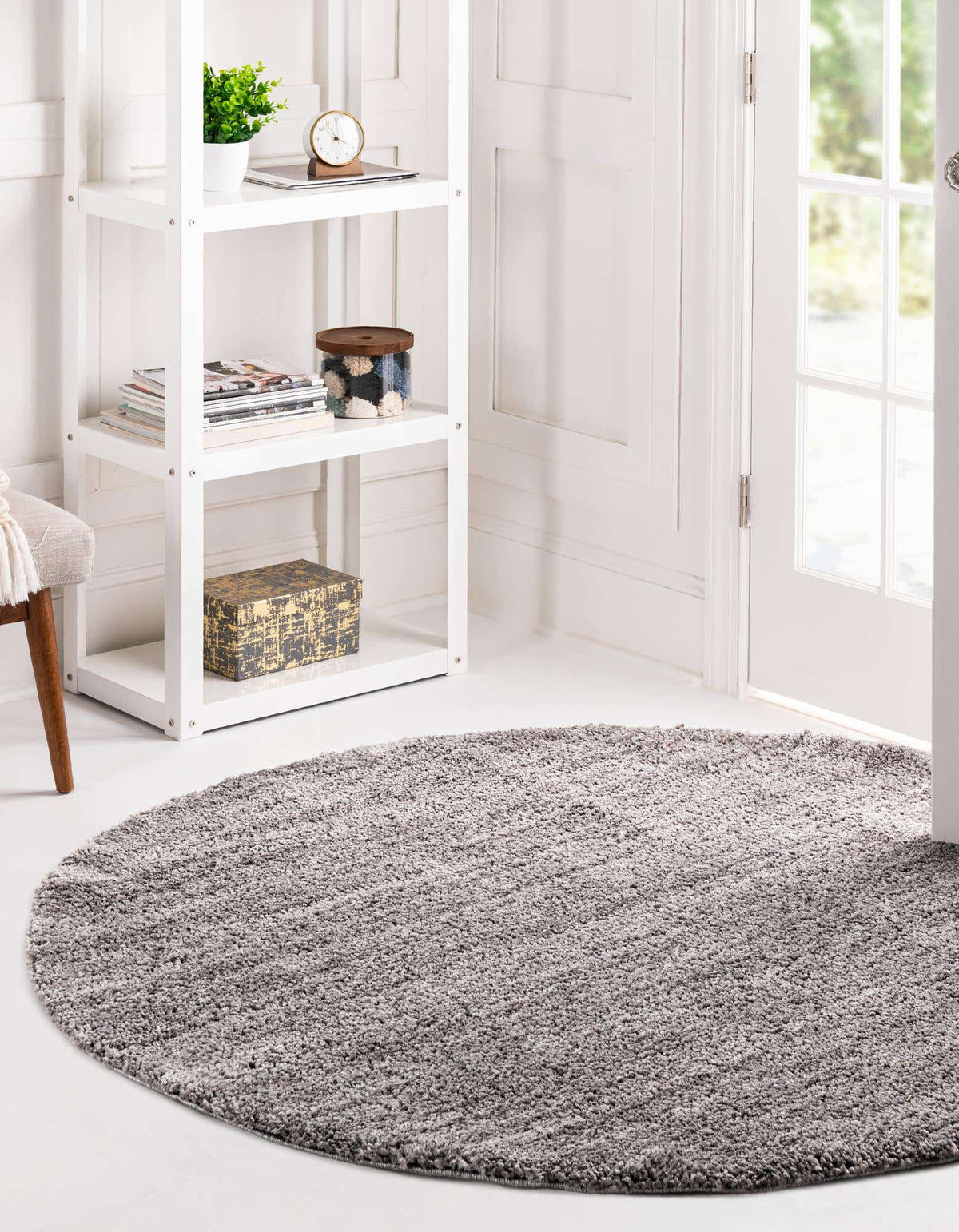 Rund Hochflorteppich Jill Zarin Shaggy Chic in Pfeffer Grau von Hadorn™ - Lifestyle Image