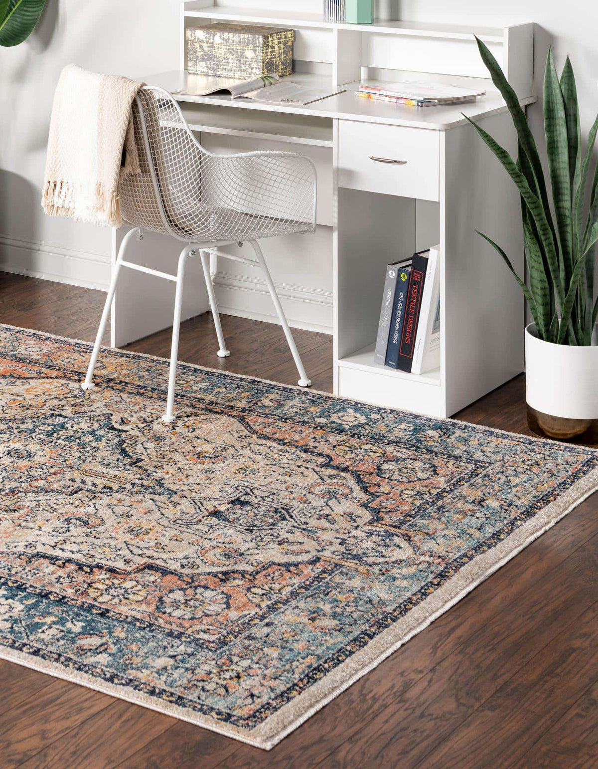 Rechteck Teppich Lola in Blau von Hadorn™ - Lifestyle Image