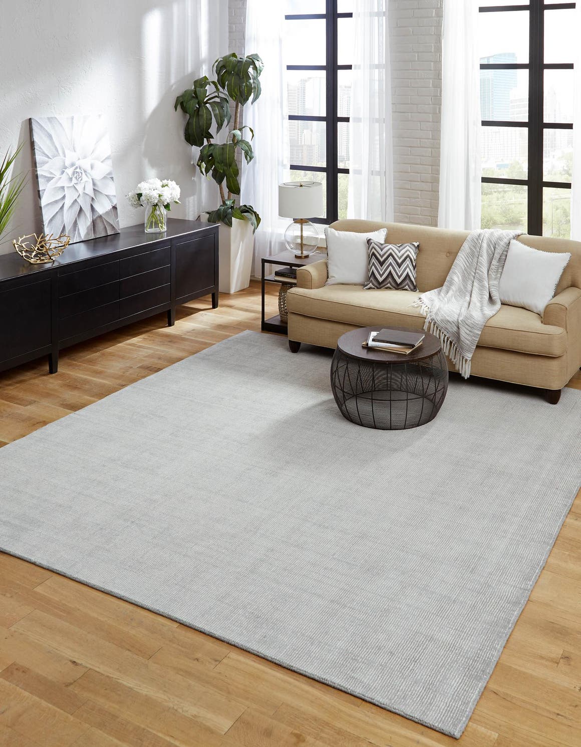 Quadratisch Handgeflochten Teppich Jill Zarin English Manor in Graues Herrenhaus von Hadorn™ - Lifestyle Image