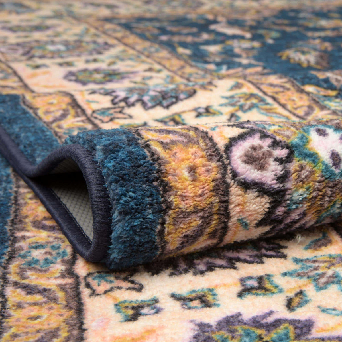 Rechteck Teppich Medina in Blau von Hadorn™ - Lifestyle Image