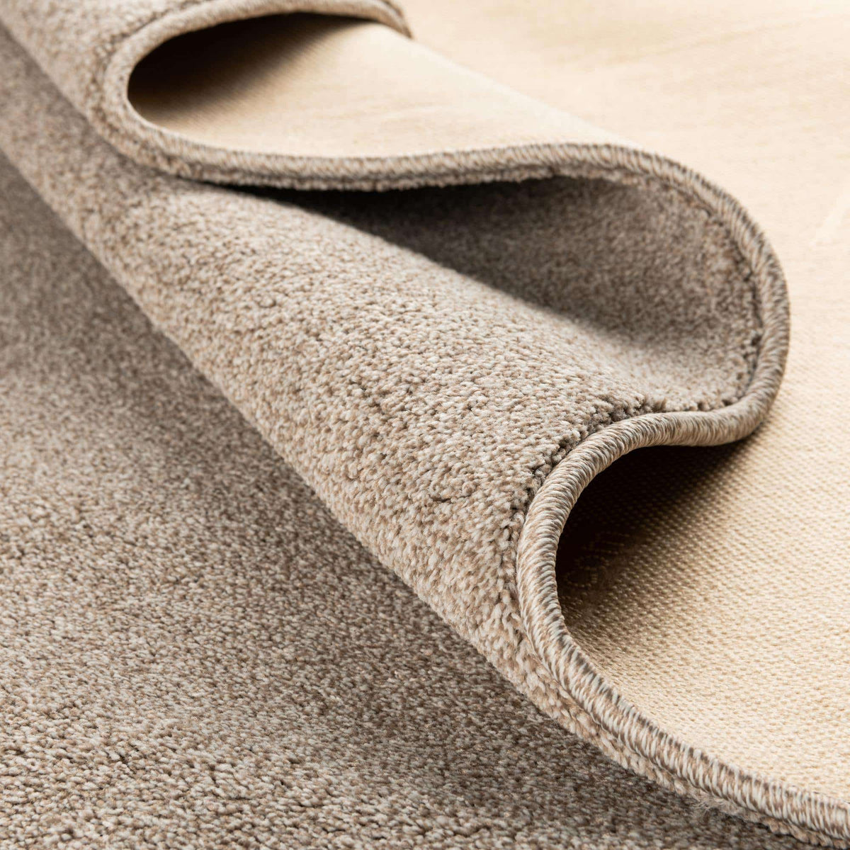Rechteck Teppich Everyday Solid in Khaki von Hadorn™ - Lifestyle Image